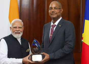 PM Modi Seychelles Visit: पीएम मोदी को एक और बड़ा अवार्ड, सेशेल्स ने ‘सर्वोच्च नागरिक सम्मान’ से किया सम्मानित | pm modi awarded seychelles highest civilian award guardian of blue horizon