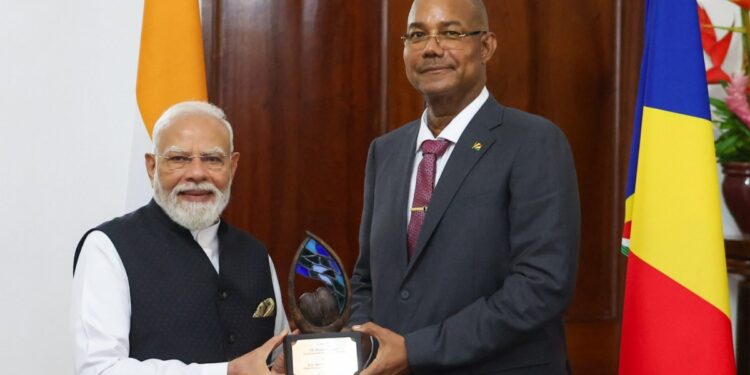 PM Modi Seychelles Visit: पीएम मोदी को एक और बड़ा अवार्ड, सेशेल्स ने ‘सर्वोच्च नागरिक सम्मान’ से किया सम्मानित | pm modi awarded seychelles highest civilian award guardian of blue horizon