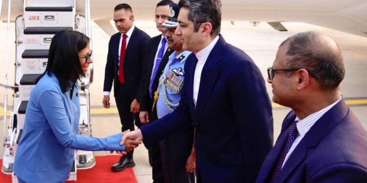 Venezuela President India: भारत दौरे पर दिल्ली पहुंचीं वेनेजुएला की राष्ट्रपति, सस्ते तेल पर बनेगी बात? | venezuela acting president delcy rodriguez india visit pm modi bilateral talk crude oil energy trade cooperation