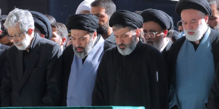 Ali Khamenei funeral: अली खामेनेई की आखिरी विदाई में रो पड़े तीनों बेटे, लेकिन जनाजे से क्यों गायब रहे मोजतबा? | ali khamenei funeral three sons present why mojtaba khamenei absent tehran video