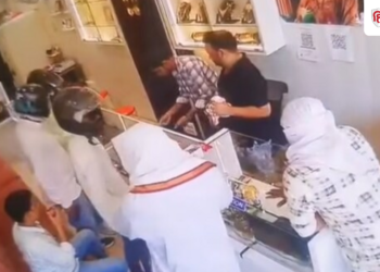 चार मिनट में लाखों के गहनों की लूट, बिहार के रोहतास में दिनदहाड़े ज्लेवरी शोरूम लुटेरों का तांडव, Bihar Hindi News