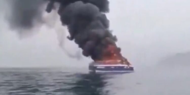 Black Sea Ship Attack: भारतीय जहाज पर मिसाइल अटैक, 2 भारतीय लापता, हफ्ते भर में दूसरा बड़ा हमला | black sea ship attack mv agn Ragnar odesa port two Indian sailors missing news hindi