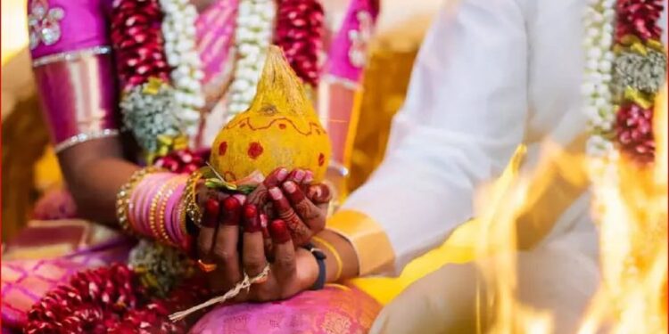 जिस प्रेमिका संग रेप के मामले में बंद था प्रेमी, उसी ने कोर्ट से ली इजाजत… फिर जेल में रचाई शादी