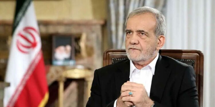 Iran Political Crisis: ईरान में तख्तापलट की कोशिश! राष्ट्रपति पेजेशकियन पर क्यों भड़के कट्टरपंथी? | iran political crisis soft coup allegations president pezeshkian hardliners protest