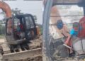 खिलौने नहीं, सीधे JCB चलाता है ये बच्चा…सड़क किनारे रुकी भीड़, जब बच्चे ने थामा पीले-पंजे का लीवर