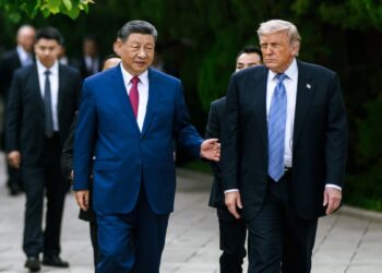 US Election: चीन ने हैक किया था 2020 का अमेरिकी चुनाव? 2.78 लाख फर्जी वोटरों ने डाले वोट! कैसे बाहर आई बात? | US Election 2020, Donald Trump, Trump Election Fraud Claims, China Election Interference, China Voter Data Leak, US Election Security, FBI Investigation, DNI Investigation, US Voter Database, US Election Hack, Trump China Allegations, 2020 Presidential Election, Election Fraud News, Non Citizen Voting USA, US Politics, White House News, Donald Trump News, China Cyber Attack, American Election System, US Election Controversy