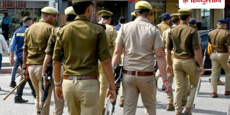नोएडा में नाबालिग बेटे ने पिता की हत्या के बाद मेट्रो के आगे कूदकर दी थी जान, मोबाइल फोन भी ले गया साथ, Ncr Hindi News
