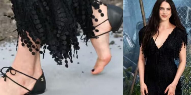 Chanel का ये डिजाइन है सबसे हटकर…90 हजार में बिक रही है एक पट्टी वाली चप्पल, आपने देखा?