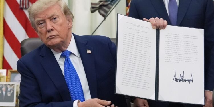 US Russia Oil Sanctions: रूस से तेल खरीदने वाले भारत-चीन पर लगेगा 100% टैरिफ! अमेरिकी सीनेट से बिल पास | US Senate Passes Bill To Impose Up To 100% Tariffs On India, China For Buying Russian Oil