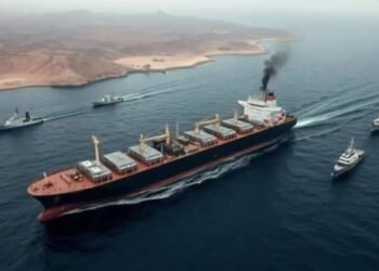 Hormuz Strait Attack: होर्मुज स्ट्रेट में फिर मर्चेंट जहाज पर हमला, इंजन रूम में लगी आग | hormuz strait merchant ship attack engine room fire us iran tensions oman coast shipping disruption