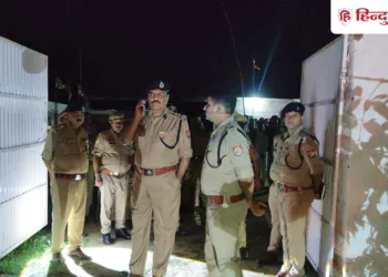युवक ने पत्नी और दो बच्चों की गोली मारकर की हत्या, फिर खुद को भी उड़ाया; घर में चार लाशें मिलने से हड़कंप, Uttar-pradesh Hindi News