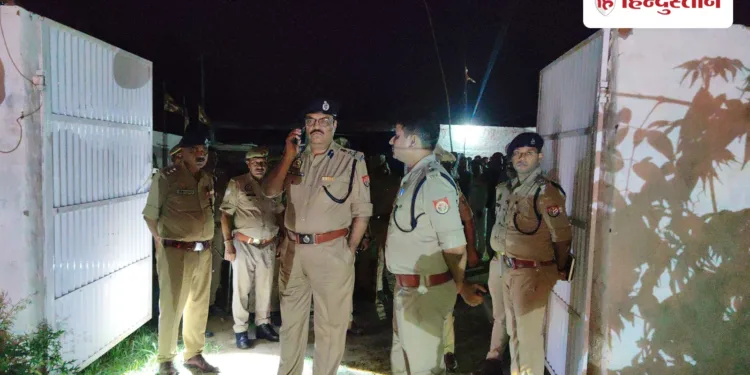 युवक ने पत्नी और दो बच्चों की गोली मारकर की हत्या, फिर खुद को भी उड़ाया; घर में चार लाशें मिलने से हड़कंप, Uttar-pradesh Hindi News