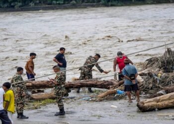 Nepal Flood के बीच शर्मनाक वारदात! नदी में बहकर आए बैंक सेफ से निकाले 92 लाख, 29 गिरफ्तार, शवों से भी हुई चोरी | Nepal Floods Bank Safe theft 92 lakh 29 arrested