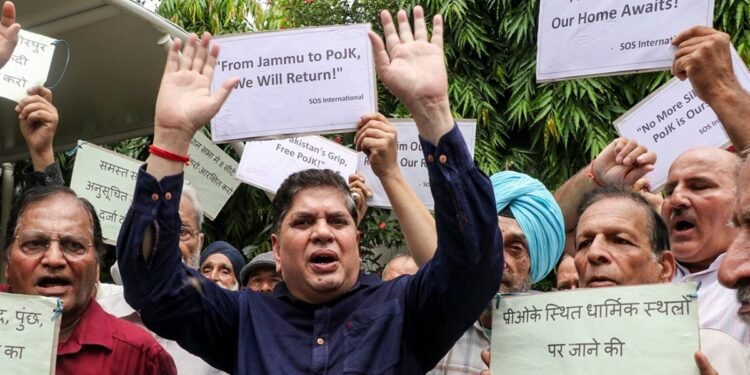 PoK में बगावत की आग क्यों भड़की? 50 मौतें, चुनावी खेल और 12 सीटों का विवाद जिससे बैकफुट पर शहबाज सरकार! | PoK Violence protest Explained deaths 12 Pakistan assembly seats controversy hindi