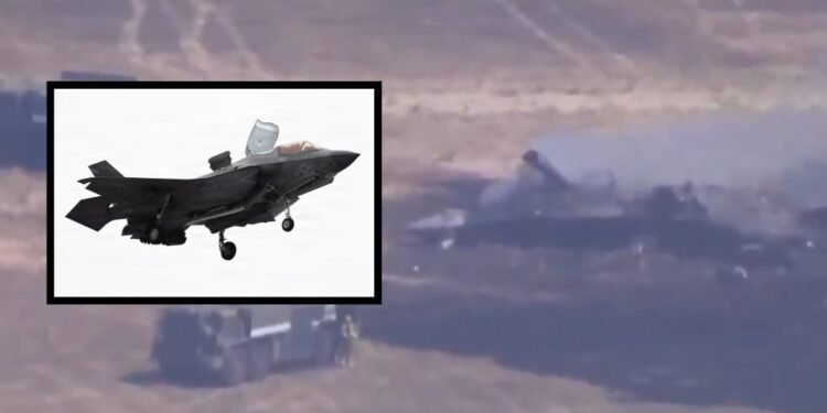 US F35 Jet Crash: अमेरिका का सबसे ताकतवर स्टील्थ फाइटर जेट क्रैश, जलते विमान से कैसे बची पायलट की जान? | us f35 stealth fighter jet crash san diego pilot ejects safely