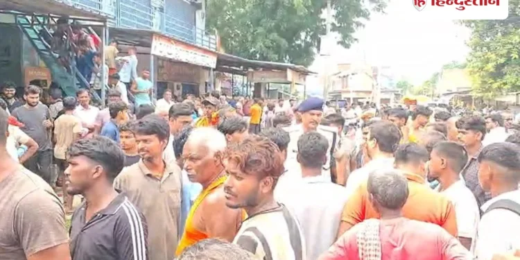 सीवान में ज्वेलरी शॉप लूटने आए बदमाशों ने व्यापारी को गोली मारी, लोगों ने दिलेरी दिखाकर दो लुटेरों को पकड़ा, Bihar Hindi News
