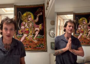 न भाषा की चिंता, न किसी तरह की झिझक… विदेशी शख्स ने जिस अंदाज में पढ़ी हनुमान चालीसा, चेहरे पर श्रद्धा और आवाज में भक्ति देख भावुक हुए लोग