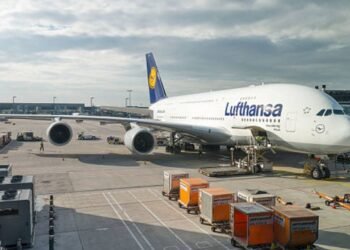 Lufthansa Airline से पेमेंट मांग रहा था शख्स, कर्मचारी ने दिया ऐसा जवाब कि शुरू हो गई सोशल मीडिया पर बहस
