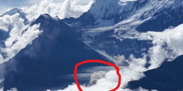 नेपाल में आई बाढ़ से पहले ग्लेशियर ढहने का Video ड्रोन में कैद, देखिए आखिर हुआ क्या था, जिसने मचाई तबाही | nepal flood before glacier collapse drone video tibet langtang lirung glacier bhotekoshi trishuli river flood death toll missing people