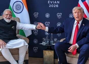 ट्रंप के हाथ में 100% टैरिफ हथियार! US में बिल पास,रूस से तेल खरीदने पर भारत पर भी मंडराया खतरा? क्या है मामला | What is Russia Sanctions Bill Explained trump tariff power impact on india russian oil import
