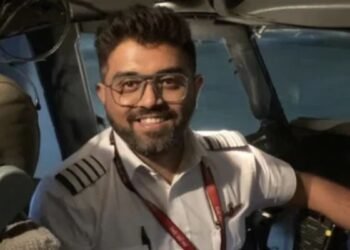 कैप्टन स्मित माछर पर हमला करने वाला को-पायलट कौन? 34 हजार फीट पर खतरे में डाली 180 लोगों की जान | Flydubai FZ1073 Mid-Air Terror Who is the Omani Co-Pilot Who Attacked Captain Smit Machchhar at 34,000 Feet?