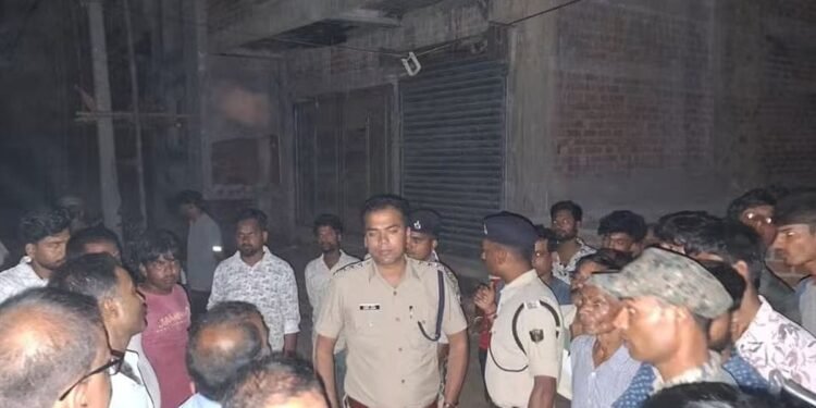 बिहार में अपराधियों के हौसले बुलंद! नवादा में दुकान बंद कर घर लौट रहे सर्राफ से लूट, पीछा करने पर बदमाशों ने चलाई गोली