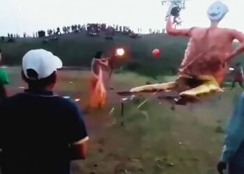 रावण का रॉकेट रिवेंज! जलते ही भीड़ पर बरसाए ‘अग्निबाण’, वायरल वीडियो देख नहीं रुकेगी हंसी